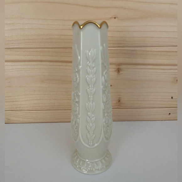 Lenox 5.5" Ivory Bud Vase with 24K Gold Trim & Floral Butterfly Design - Picture 3 of 6